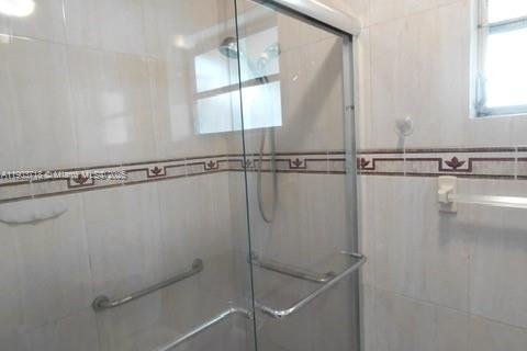 House in Hollywood, Florida 3 bedrooms, 162.86 sq.m. № 2013220 - photo 3