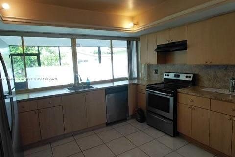 House in Hollywood, Florida 3 bedrooms, 162.86 sq.m. № 2013220 - photo 13