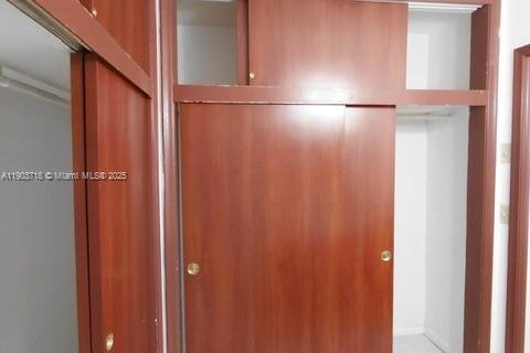 House in Hollywood, Florida 3 bedrooms, 162.86 sq.m. № 2013220 - photo 10