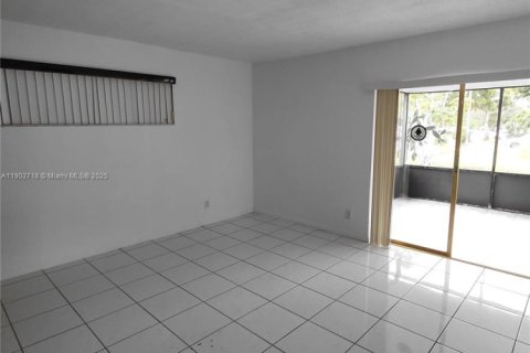 House in Hollywood, Florida 3 bedrooms, 162.86 sq.m. № 2013220 - photo 5