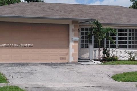 House in Hollywood, Florida 3 bedrooms, 162.86 sq.m. № 2013220 - photo 17