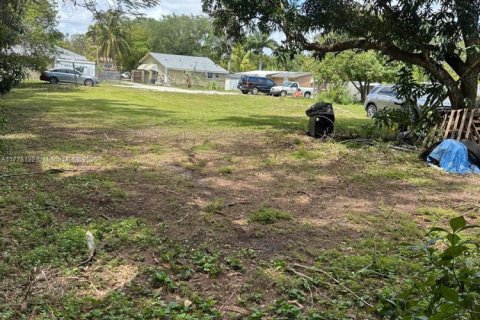 Propiedad comercial en venta en Miami, Florida № 1938023 - foto 21