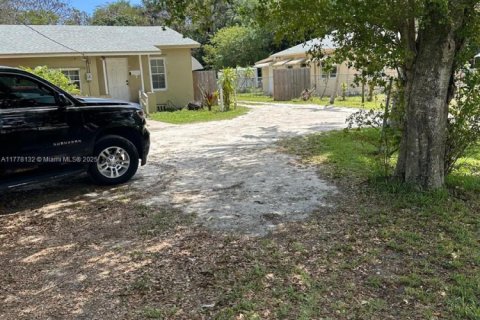 Propiedad comercial en venta en Miami, Florida № 1938023 - foto 23