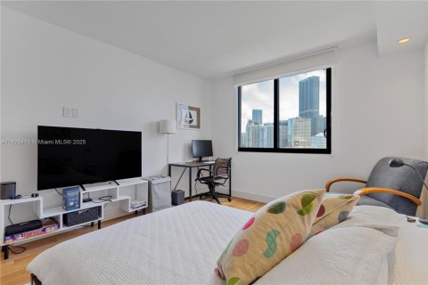 Condo in Miami, Florida, 3 bedrooms  № 1794778 - photo 25