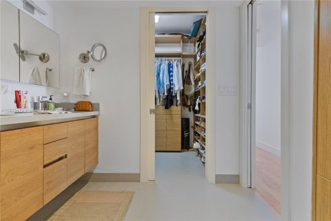 Condo in Miami, Florida, 3 bedrooms  № 1794778 - photo 16