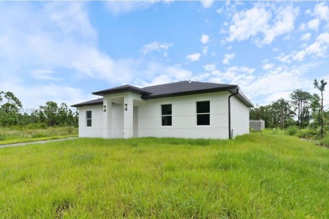 Casa en venta en Lehigh Acres, Florida, 4 dormitorios № 2016987 - foto 3