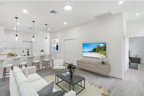 Casa en venta en Lehigh Acres, Florida, 4 dormitorios № 2016987 - foto 9