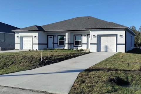 Commercial property in Port Charlotte, Florida 6 bedrooms, 224.17 sq.m. № 2379017