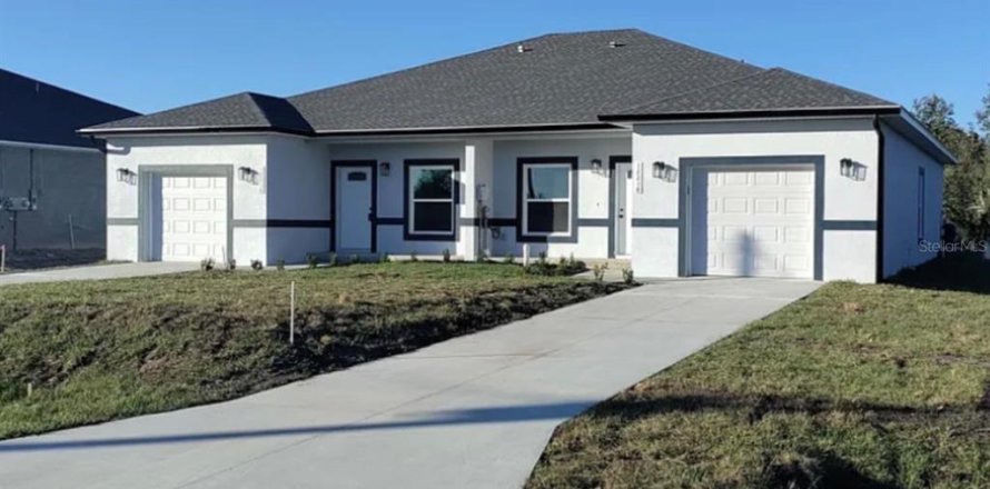 Commercial property in Port Charlotte, Florida 6 bedrooms, 224.17 sq.m. № 2379017