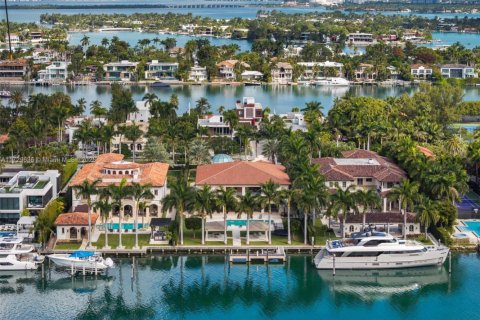 Villa ou maison à vendre à Miami Beach, Floride: 21 chambre, 3287.35 m2 № 1935083 - photo 2