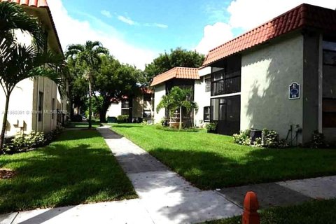Copropriété à vendre à Miami, Floride: 3 chambres, 92.25 m2 № 1889400 - photo 2