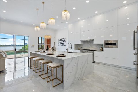 Casa en venta en Orlando, Florida, 4 dormitorios, 426.61 m2 № 1680887 - foto 11