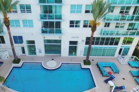 Condominio en venta en Miami Beach, Florida, 1 dormitorio, 69.31 m2 № 1957593 - foto 2