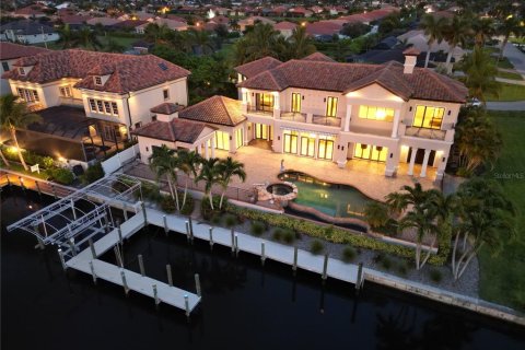 Casa en venta en Cape Coral, Florida, 4 dormitorios, 586.03 m2 № 1917759 - foto 3