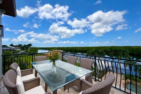 Casa en venta en Cape Coral, Florida, 4 dormitorios, 586.03 m2 № 1917759 - foto 18