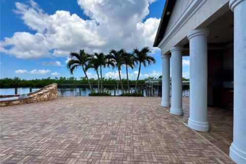Casa en venta en Cape Coral, Florida, 4 dormitorios, 586.03 m2 № 1917759 - foto 27
