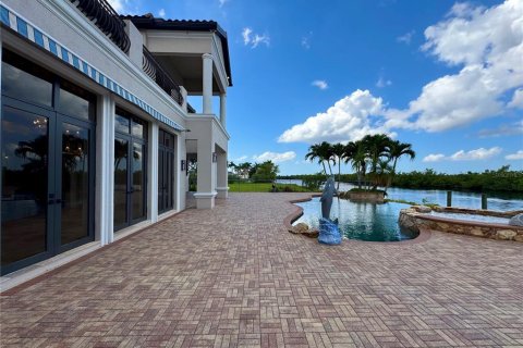 Casa en venta en Cape Coral, Florida, 4 dormitorios, 586.03 m2 № 1917759 - foto 28