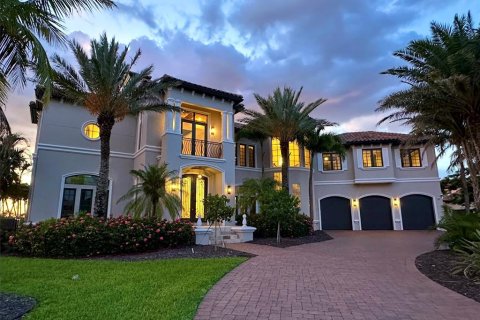 Casa en venta en Cape Coral, Florida, 4 dormitorios, 586.03 m2 № 1917759 - foto 1