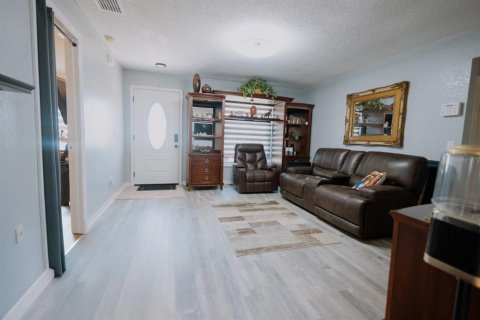Casa en venta en Polk City, Florida, 4 dormitorios, 139.35 m2 № 1638149 - foto 4