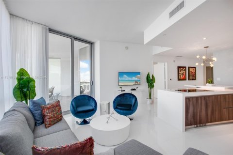 Condo in Miami, Florida, 1 bedroom  № 2016455 - photo 5