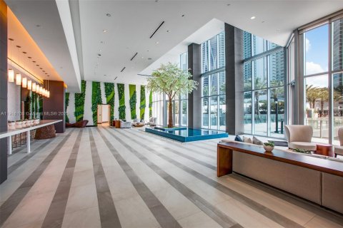 Condo in Miami, Florida, 1 bedroom  № 2016455 - photo 17