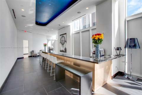 Condo in Miami, Florida, 1 bedroom  № 2016455 - photo 16