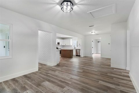 Casa en venta en Lakeland, Florida, 4 dormitorios, 280.01 m2 № 1388934 - foto 2