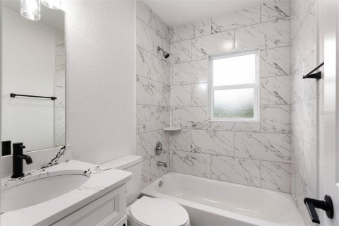 Casa en venta en Lakeland, Florida, 4 dormitorios, 280.01 m2 № 1388934 - foto 11