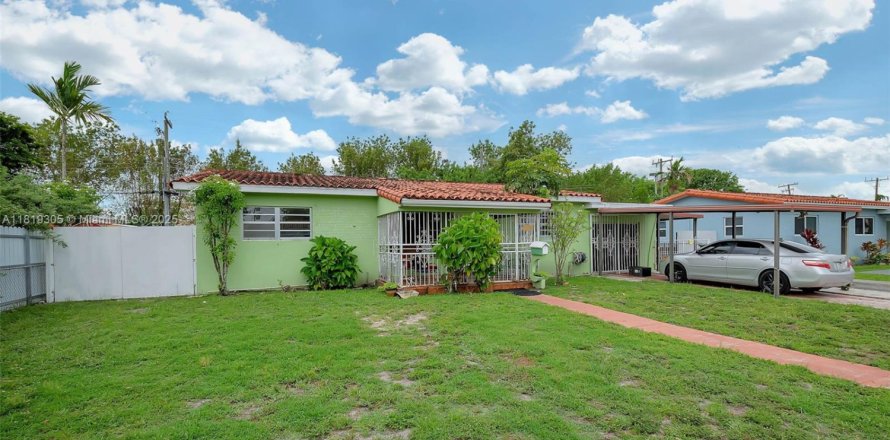 House in Hialeah, Florida 4 bedrooms, 193.05 sq.m. № 1779958