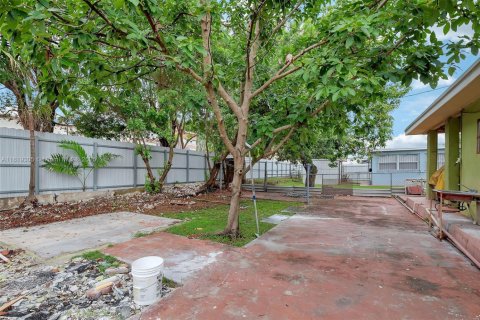Villa ou maison à vendre à Hialeah, Floride: 4 chambres, 193.05 m2 № 1779958 - photo 23