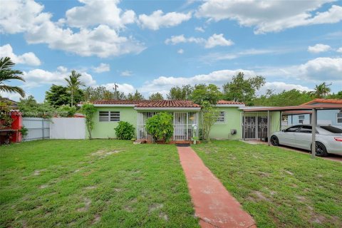 Villa ou maison à vendre à Hialeah, Floride: 4 chambres, 193.05 m2 № 1779958 - photo 2