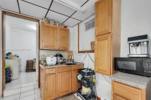 Villa ou maison à vendre à Hialeah, Floride: 4 chambres, 193.05 m2 № 1779958 - photo 30