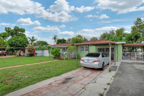 Villa ou maison à vendre à Hialeah, Floride: 4 chambres, 193.05 m2 № 1779958 - photo 3
