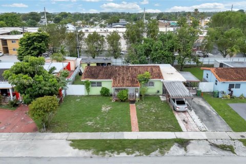 Villa ou maison à vendre à Hialeah, Floride: 4 chambres, 193.05 m2 № 1779958 - photo 4