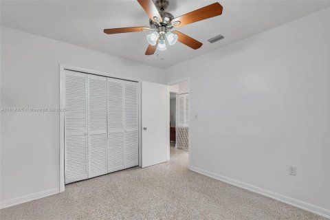 Villa ou maison à vendre à Hialeah, Floride: 4 chambres, 193.05 m2 № 1779958 - photo 15