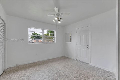 Villa ou maison à vendre à Hialeah, Floride: 4 chambres, 193.05 m2 № 1779958 - photo 17