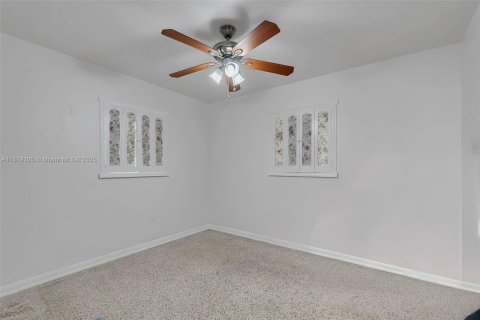 Villa ou maison à vendre à Hialeah, Floride: 4 chambres, 193.05 m2 № 1779958 - photo 16