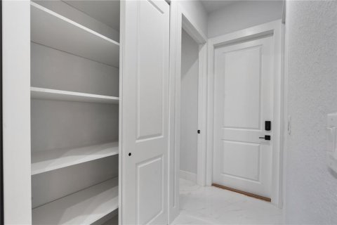 Casa en venta en Weeki Wachee, Florida, 4 dormitorios, 234.49 m2 № 2111342 - foto 26