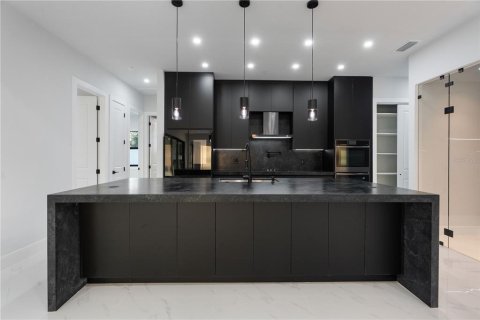 Casa en venta en Weeki Wachee, Florida, 4 dormitorios, 234.49 m2 № 2111342 - foto 16