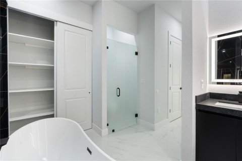 Casa en venta en Weeki Wachee, Florida, 4 dormitorios, 234.49 m2 № 2111342 - foto 28