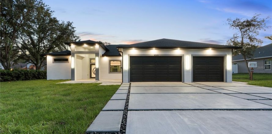 Casa en Weeki Wachee, Florida 4 dormitorios, 234.49 m2 № 2111342