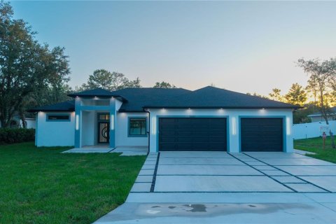 Casa en venta en Weeki Wachee, Florida, 4 dormitorios, 234.49 m2 № 2111342 - foto 6