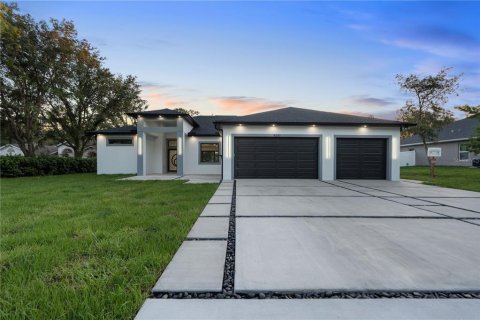 Casa en venta en Weeki Wachee, Florida, 4 dormitorios, 234.49 m2 № 2111342 - foto 3