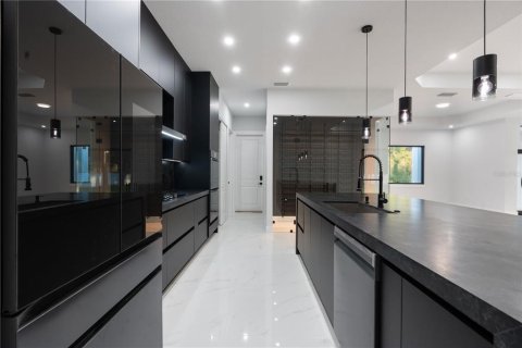 Casa en venta en Weeki Wachee, Florida, 4 dormitorios, 234.49 m2 № 2111342 - foto 21