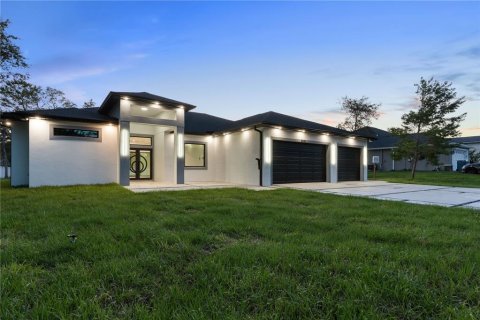 Casa en venta en Weeki Wachee, Florida, 4 dormitorios, 234.49 m2 № 2111342 - foto 2