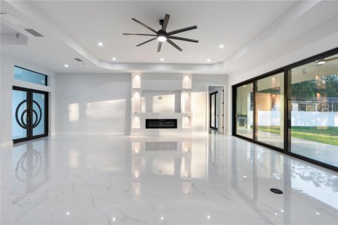 Casa en venta en Weeki Wachee, Florida, 4 dormitorios, 234.49 m2 № 2111342 - foto 10