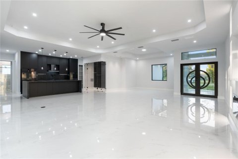 Casa en venta en Weeki Wachee, Florida, 4 dormitorios, 234.49 m2 № 2111342 - foto 12