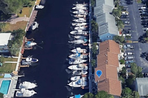 Townhouse in Pompano Beach, Florida 2 bedrooms, 93.65 sq.m. № 2041033