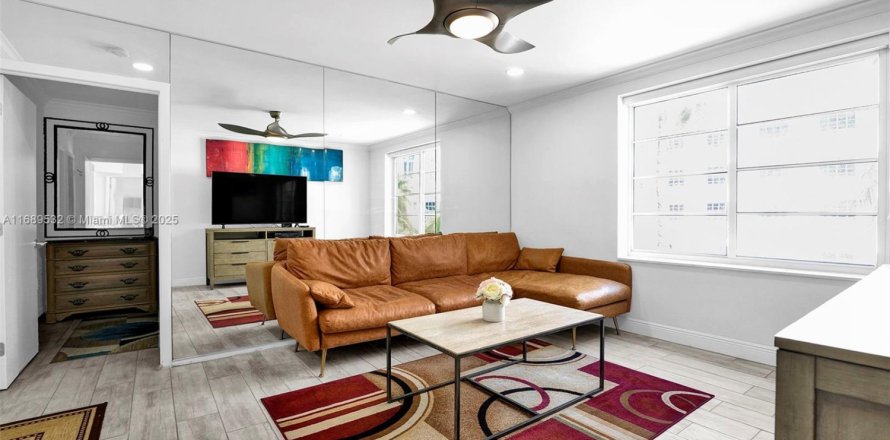 Condo in Miami Beach, Florida, 2 bedrooms № 1811225