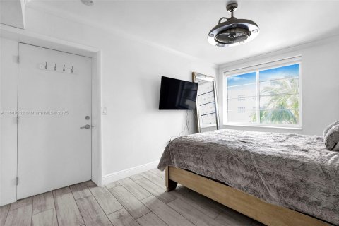 Condo in Miami Beach, Florida, 2 bedrooms  № 1811225 - photo 10